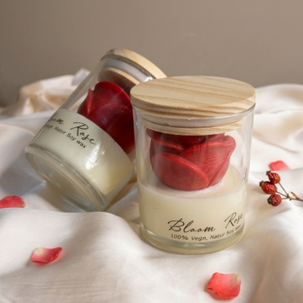 vela floral romántica hecha a mano
